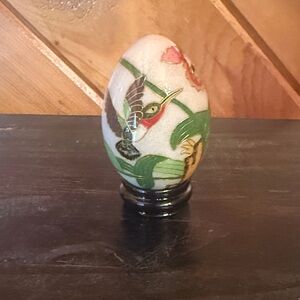 Handcrafted Hummingbird Art Egg - Multicolor